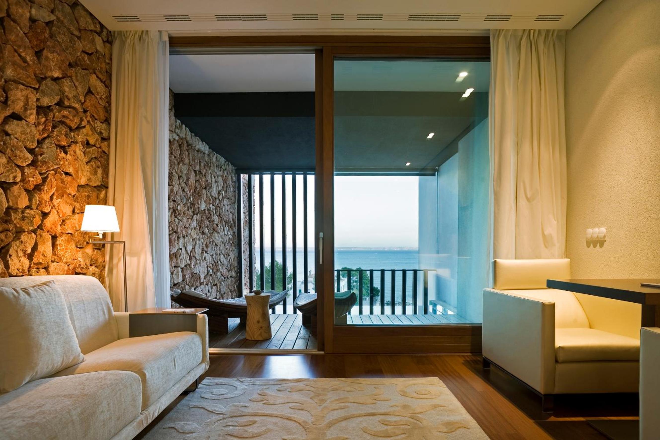 Deluxe, King Bed, with Pool, Terrace