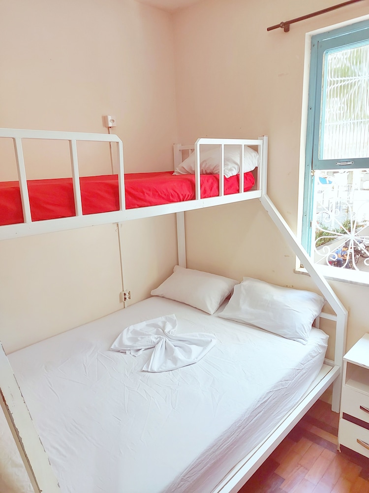 Solar Hostel 18/63