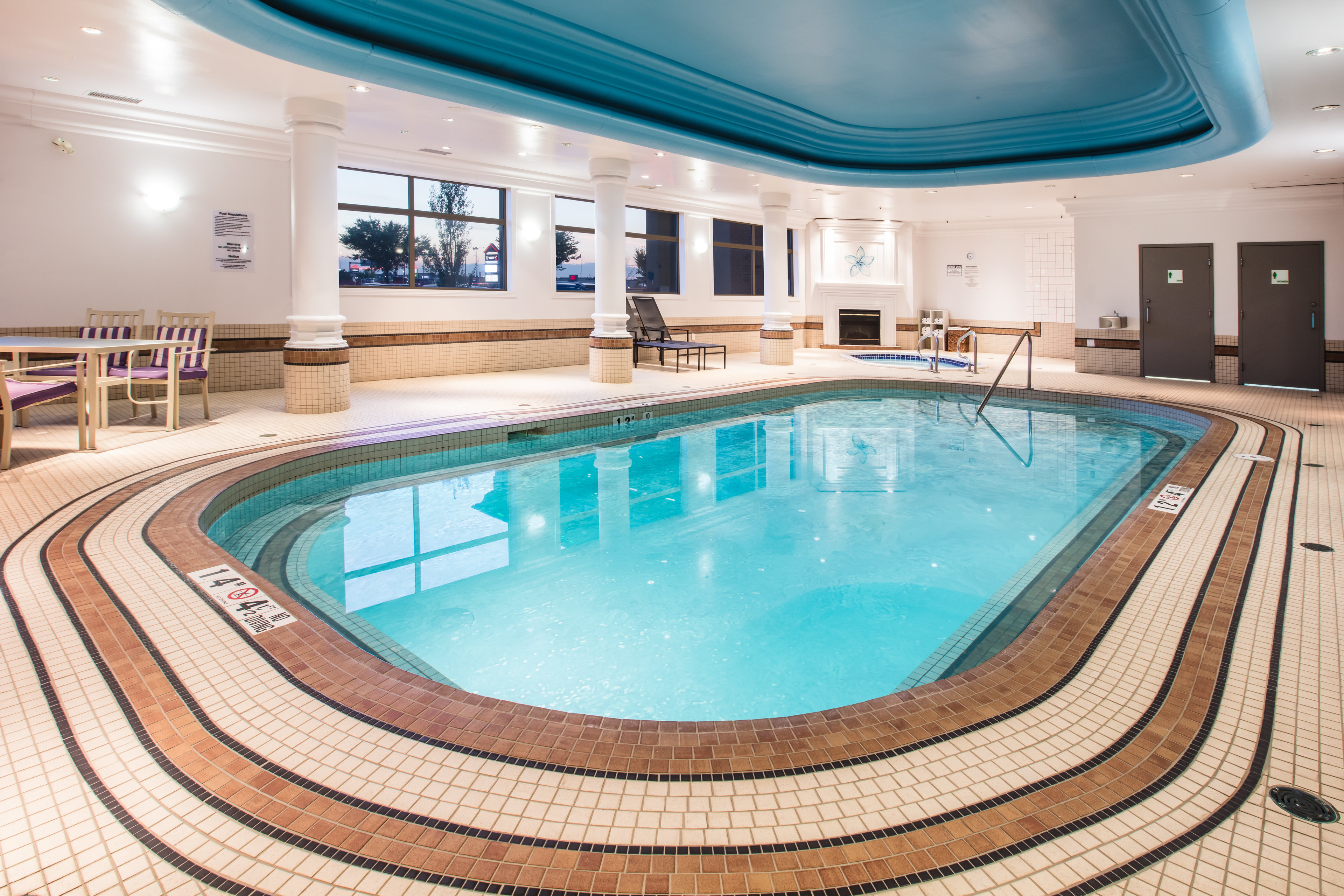 Holiday Inn Suites Grande Prairie Conference Ctr 17/41