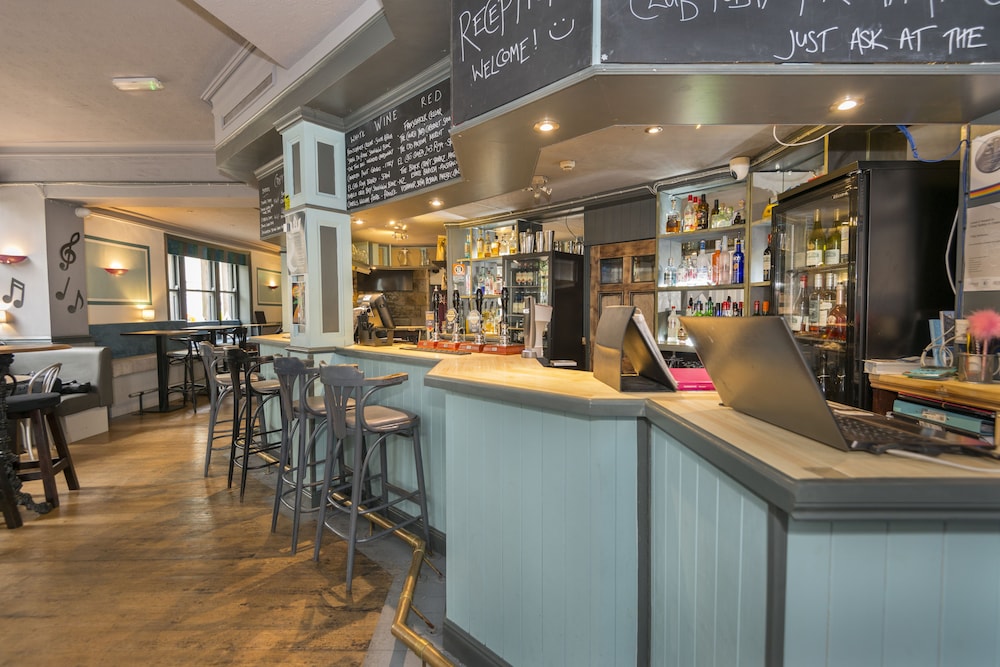 The Royal Hotel and Bar 24/35