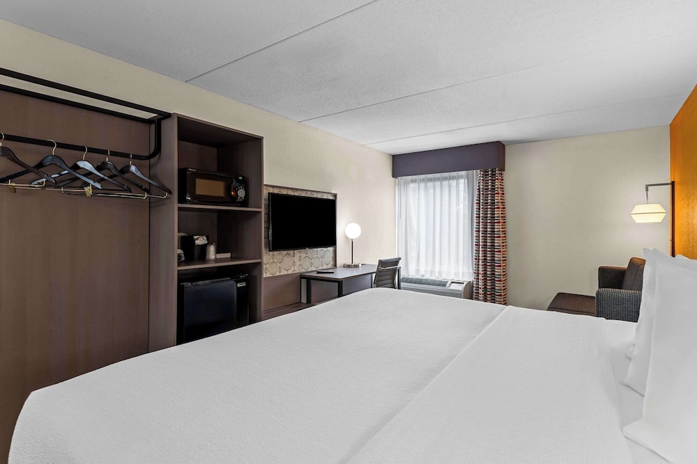 Spark by Hilton Syracuse Carrier Circle 10/63