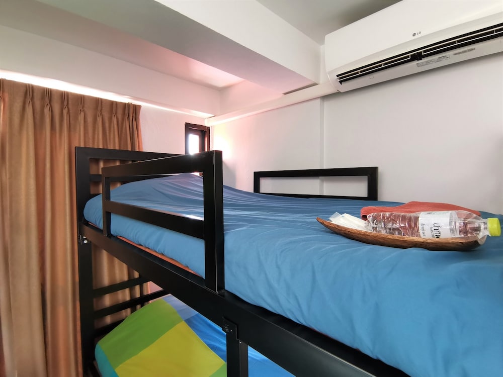4 BEDROOMS, MIXED DORM