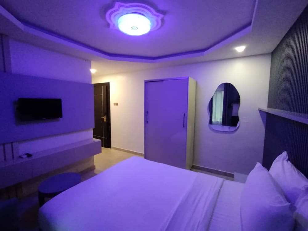 Double M Exquisite Suites And Lounge 19/29
