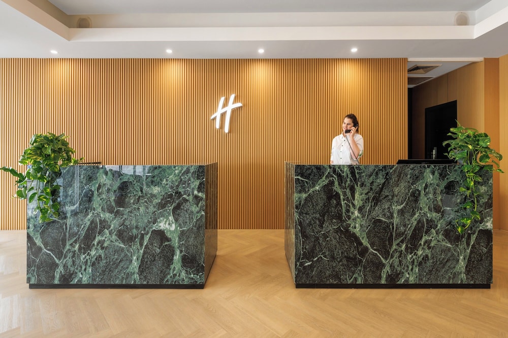 Madison Plaza Townsville 10/64