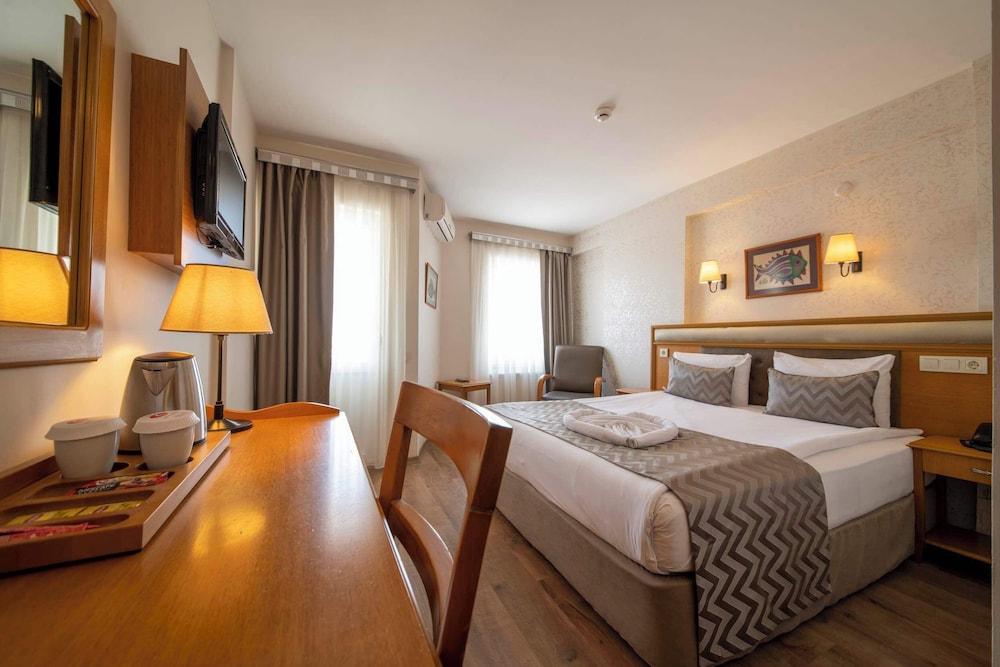 Canak Hotel 12/61