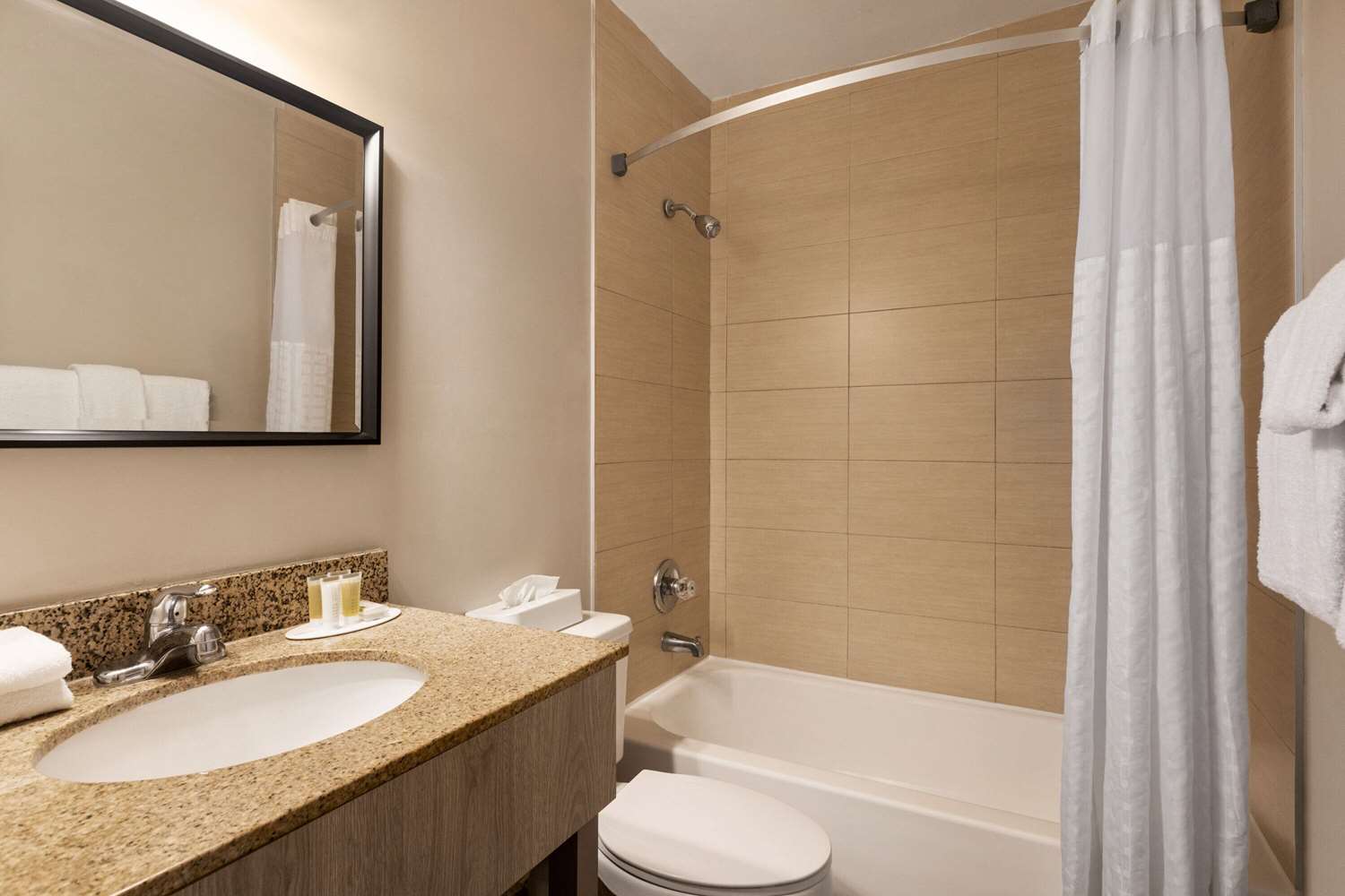 Days Inn By Wyndham Miami Airport North 32/32
