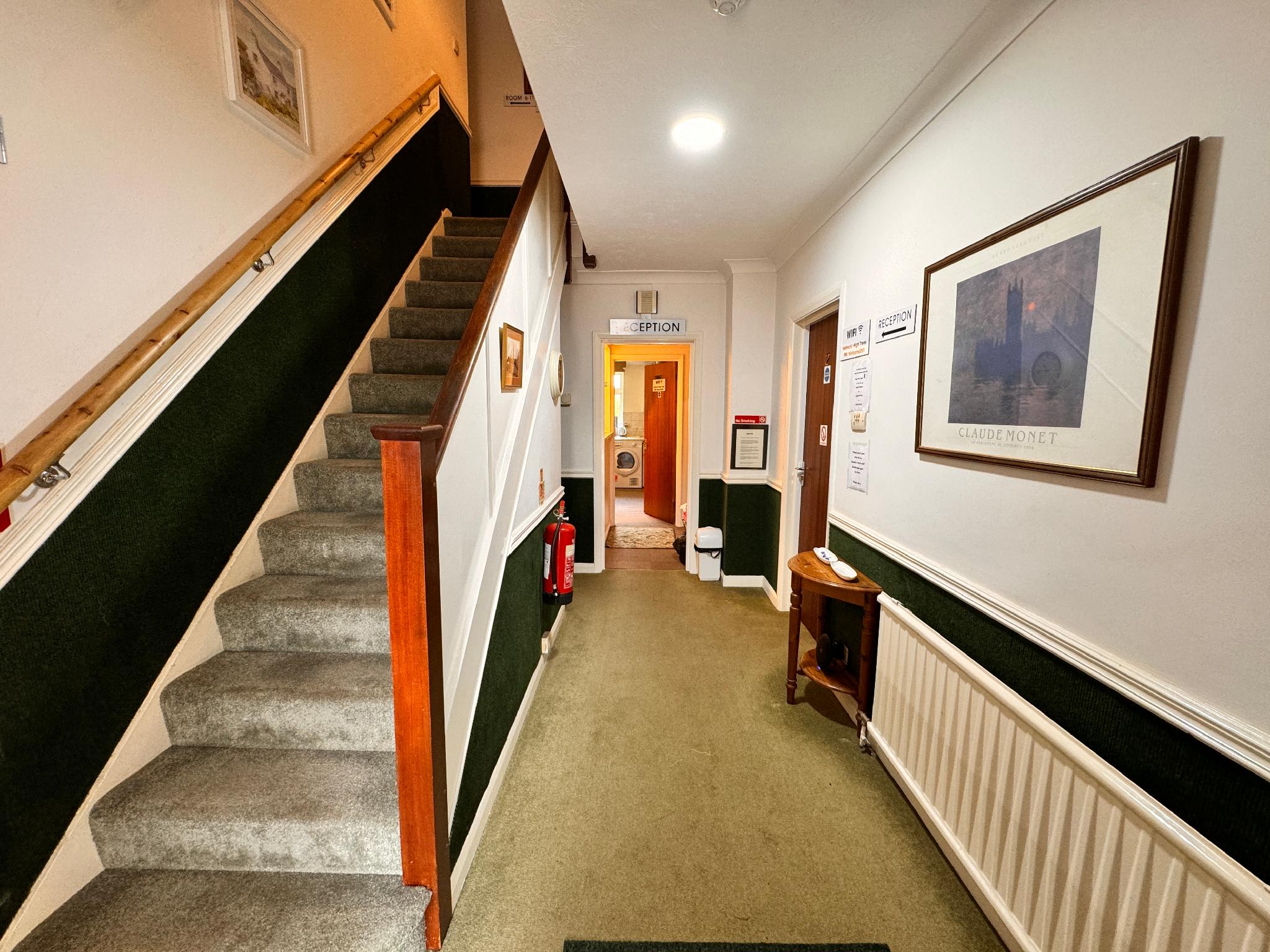High Trees Guest House Gatwick 25/49