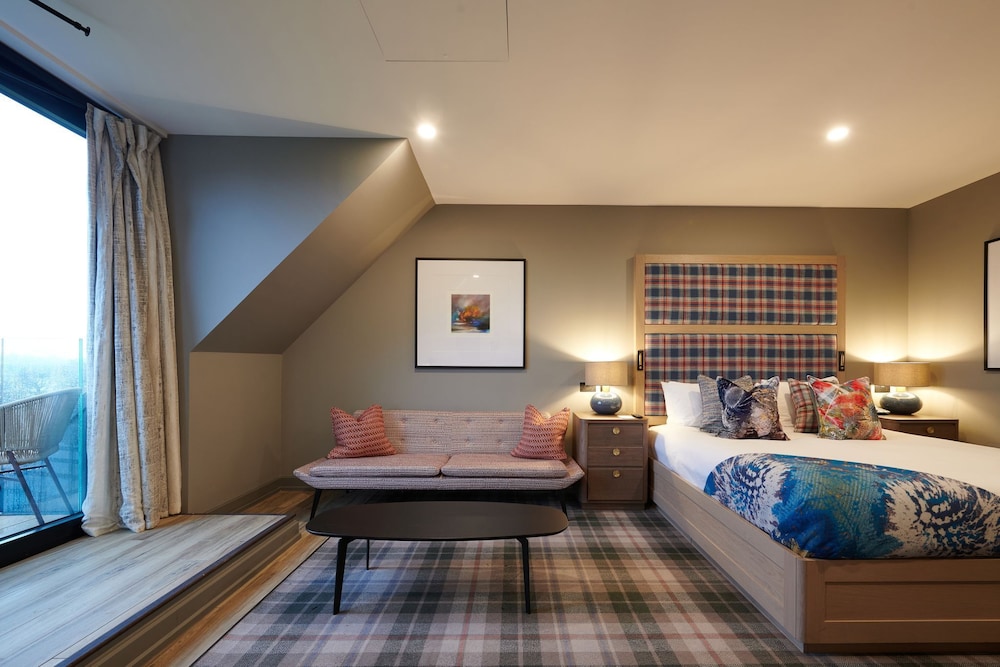 Family, King and Twin Beds, Loch View, Balcony