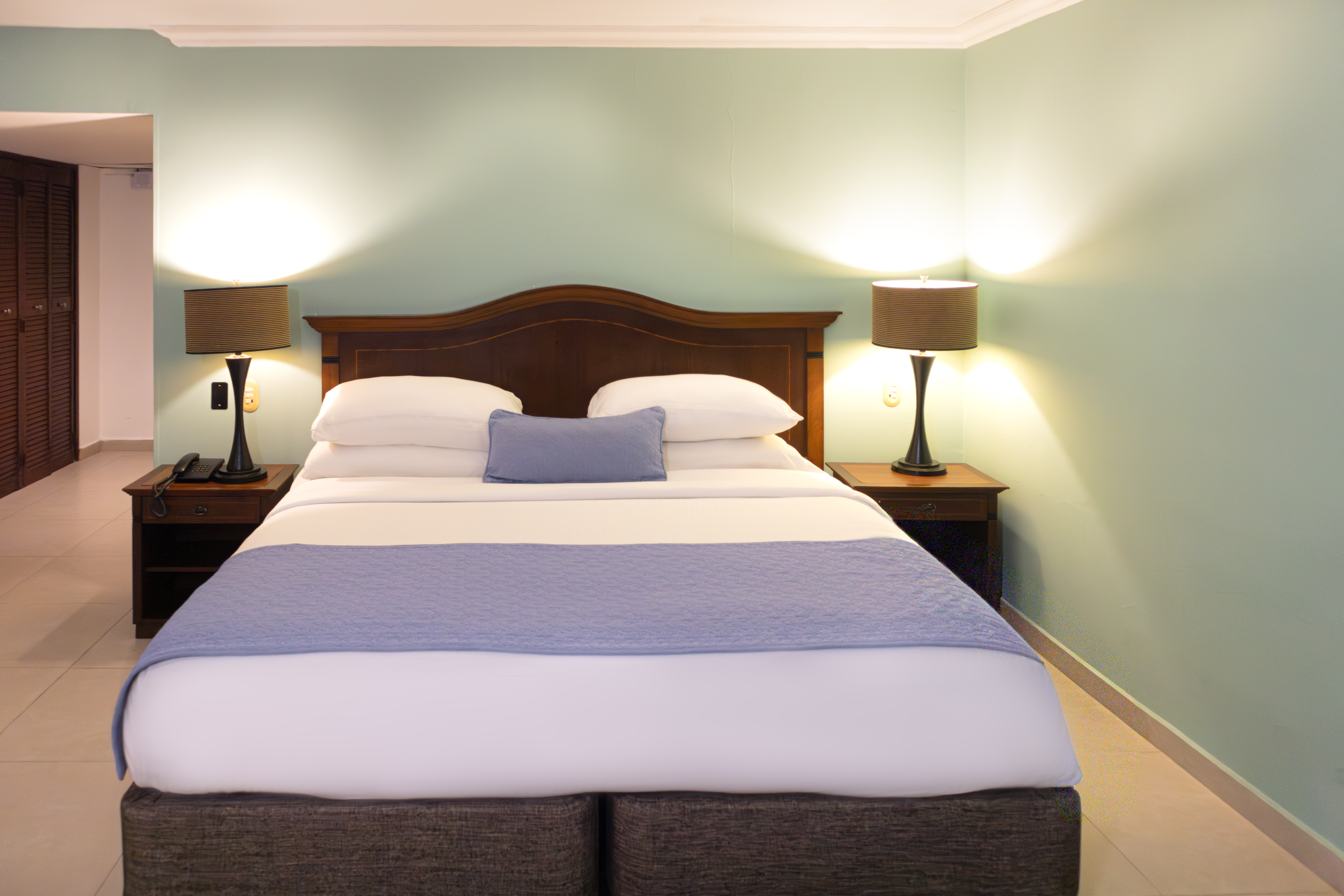 Studio, King Bed