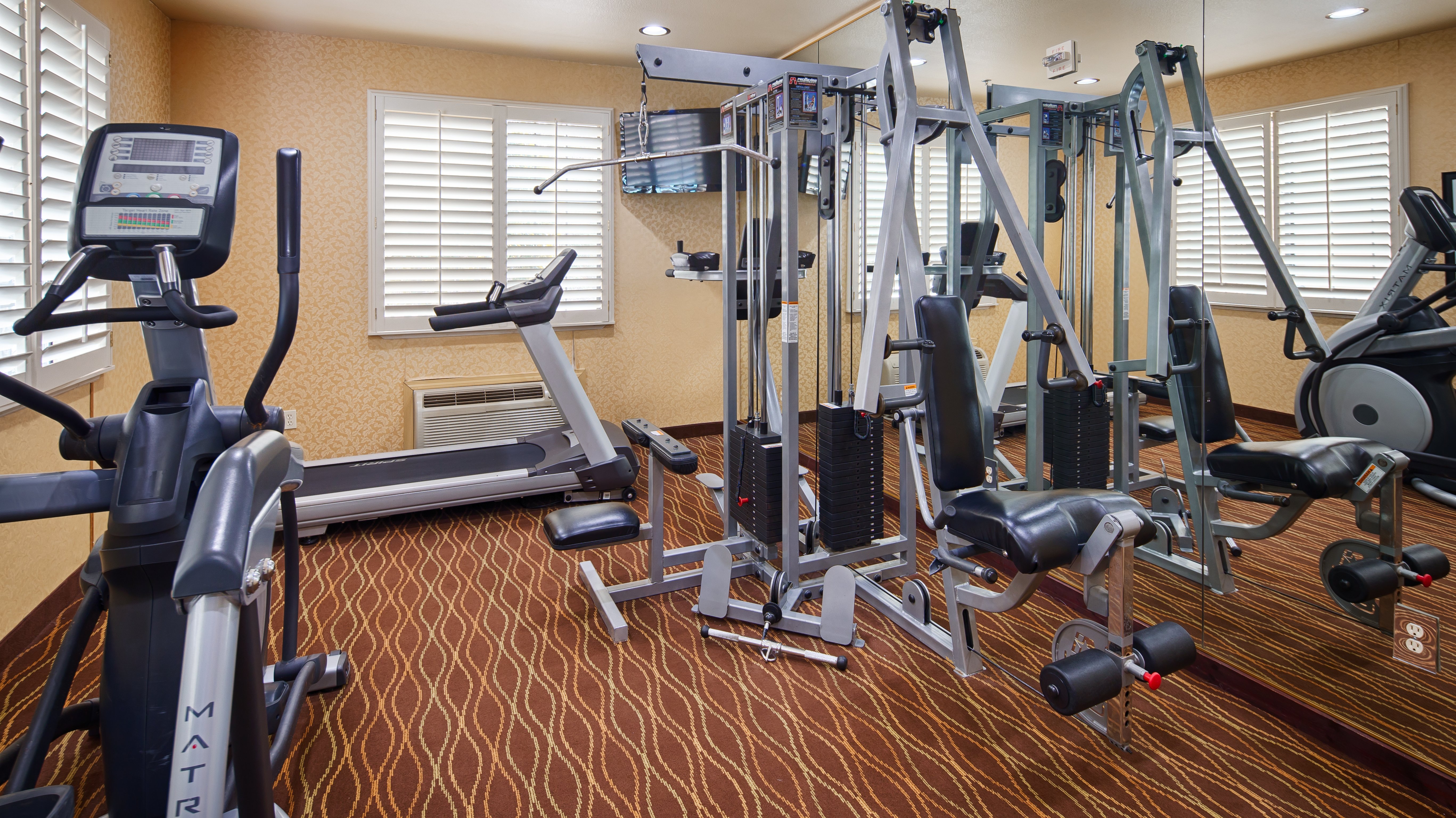 Best Western Plus Crown Colony Inn and Suites 24/59