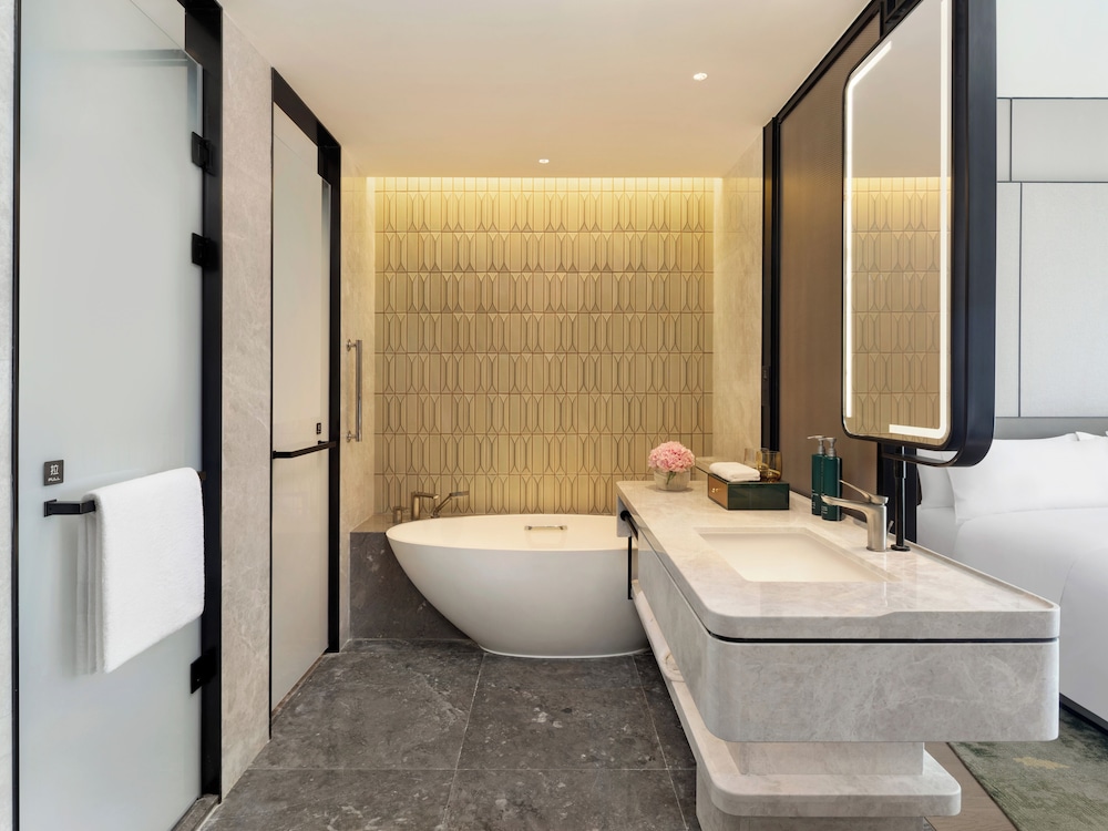 DoubleTree by Hilton Zhengzhou Airport Aerotropolis 42/43