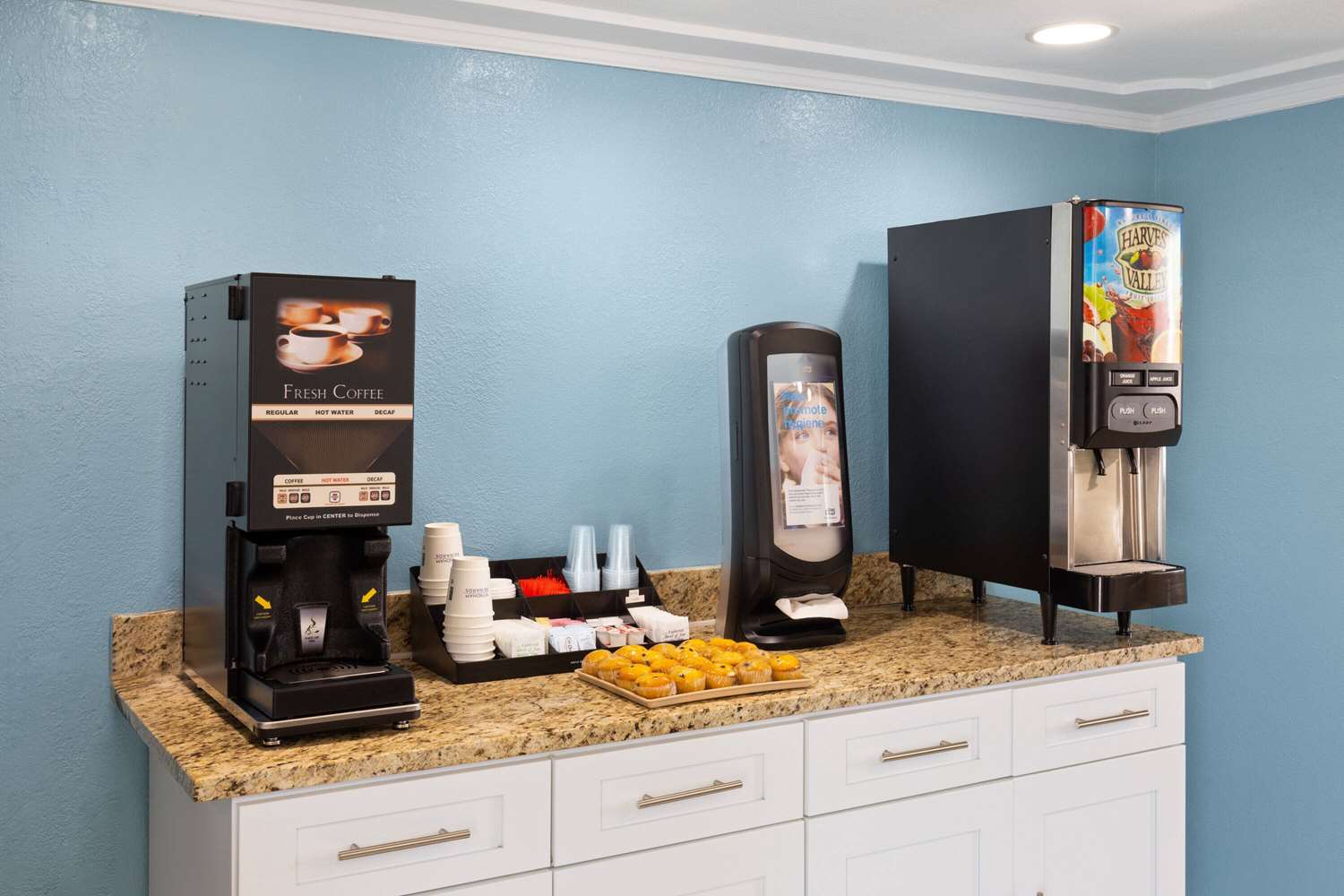 Days Inn & Suites by Wyndham Indianapolis Airport East 11/28