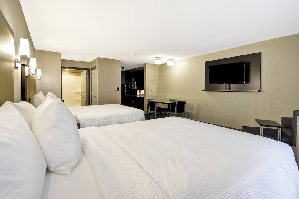 Studio, 2 Queen Beds, Accessible