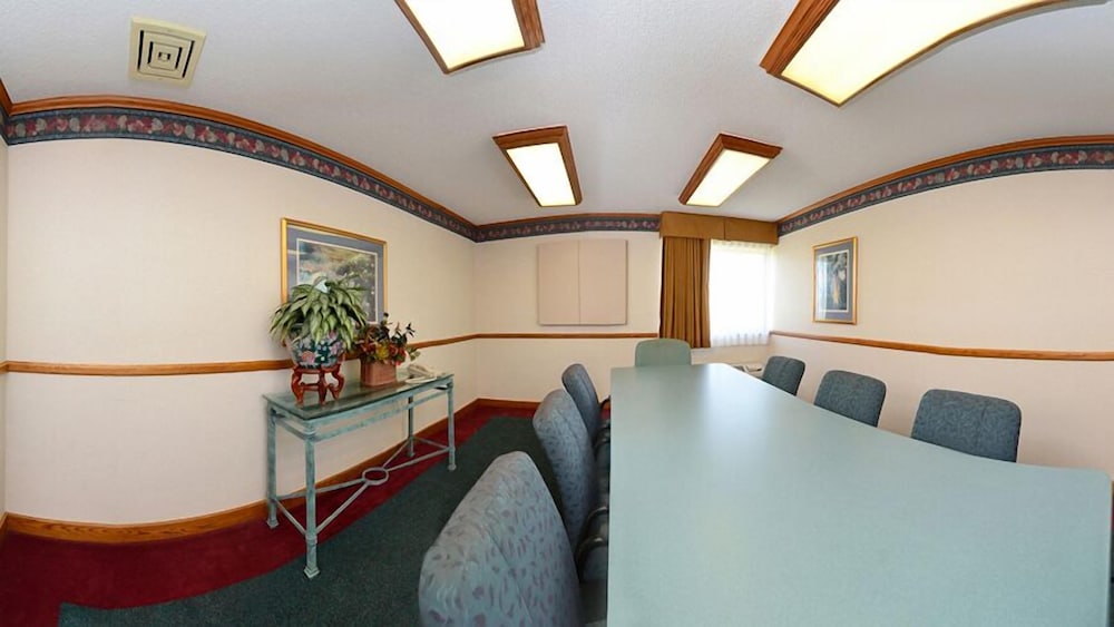Fairbridge Inn Express Decatur IL 15/34