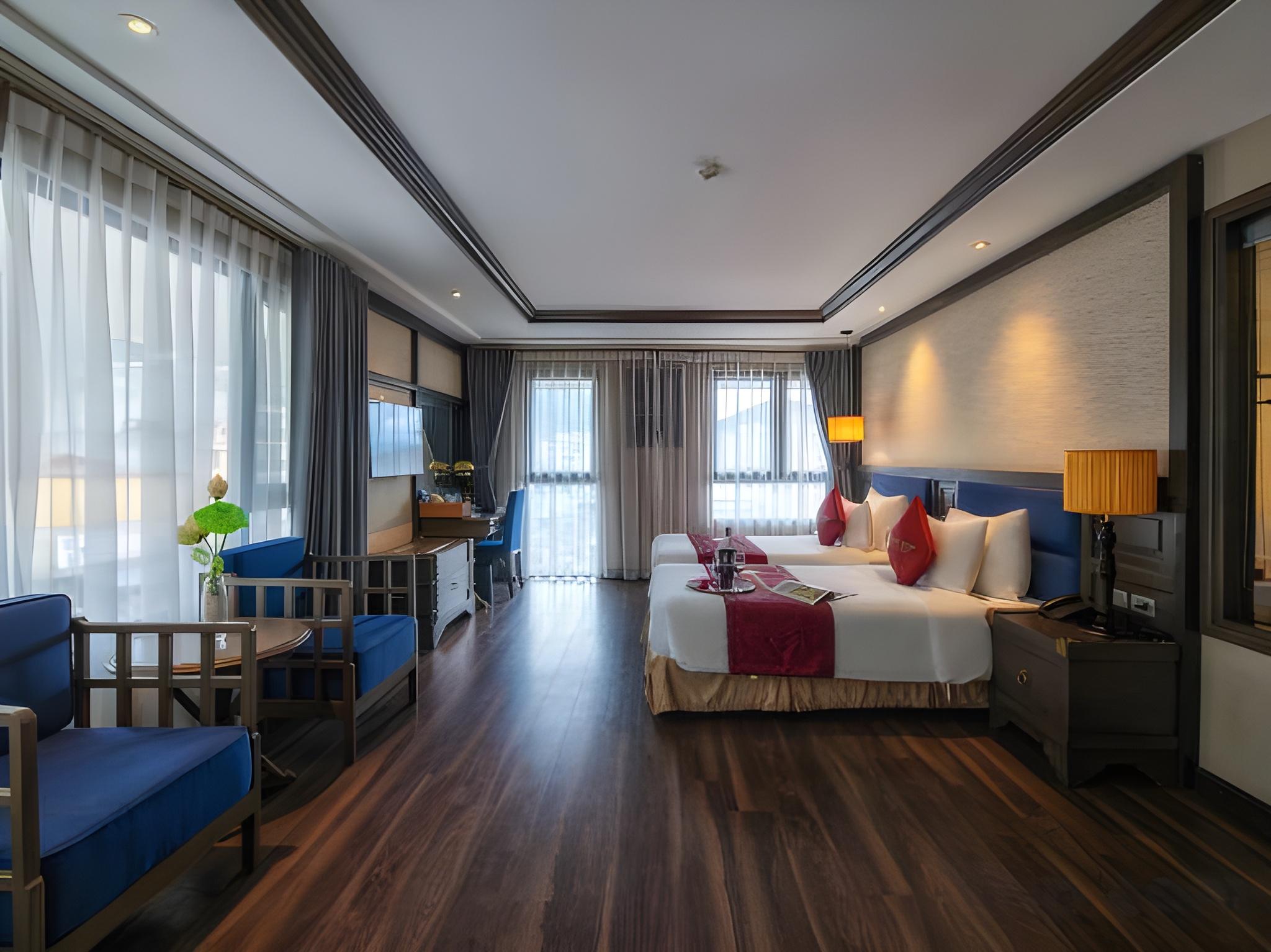 Senior, Deluxe, Twin Beds, City View