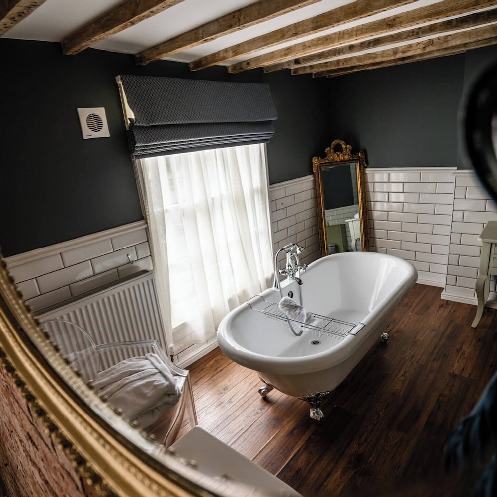 The Vicarage 43/46