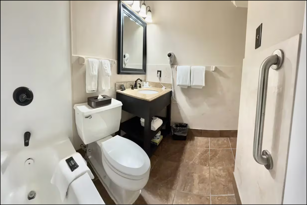 Clarion Hotel & Suites New Orleans Airport 20/20