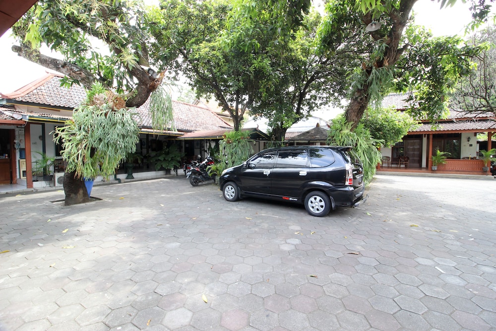 Reddoorz Plus Near Alun Alun Selatan 2 22/32
