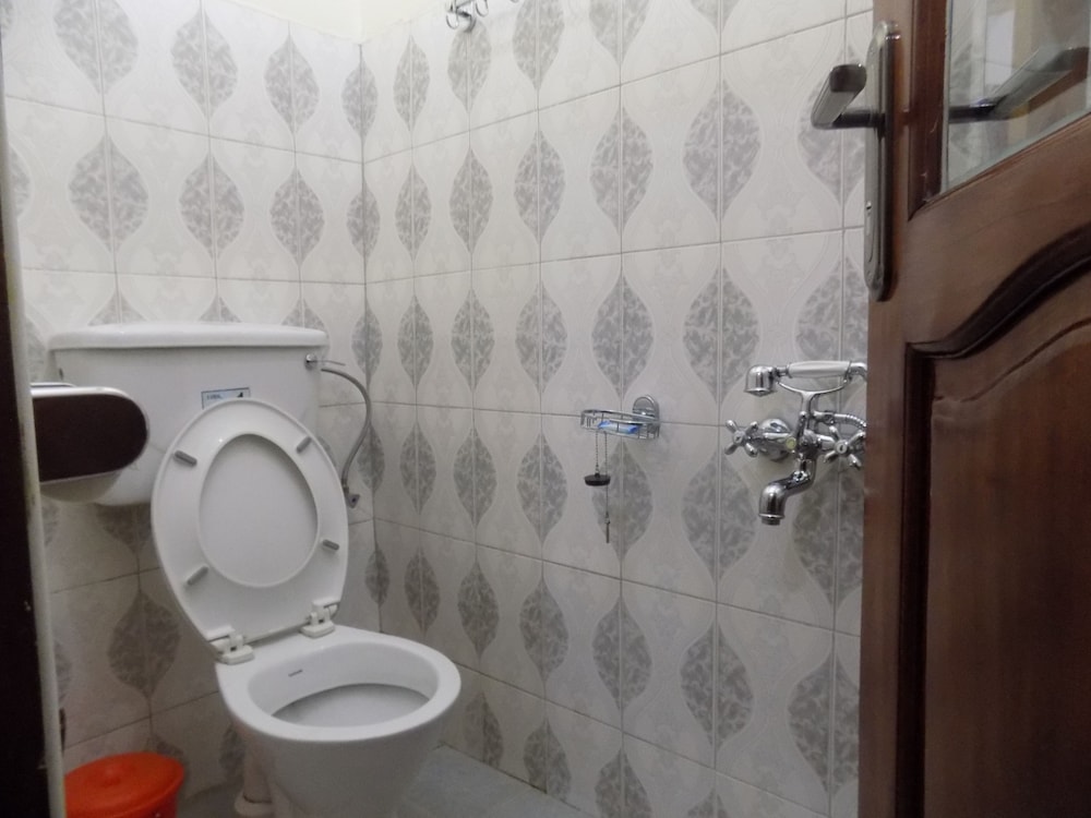 Japs Motel Mbarara 21/22