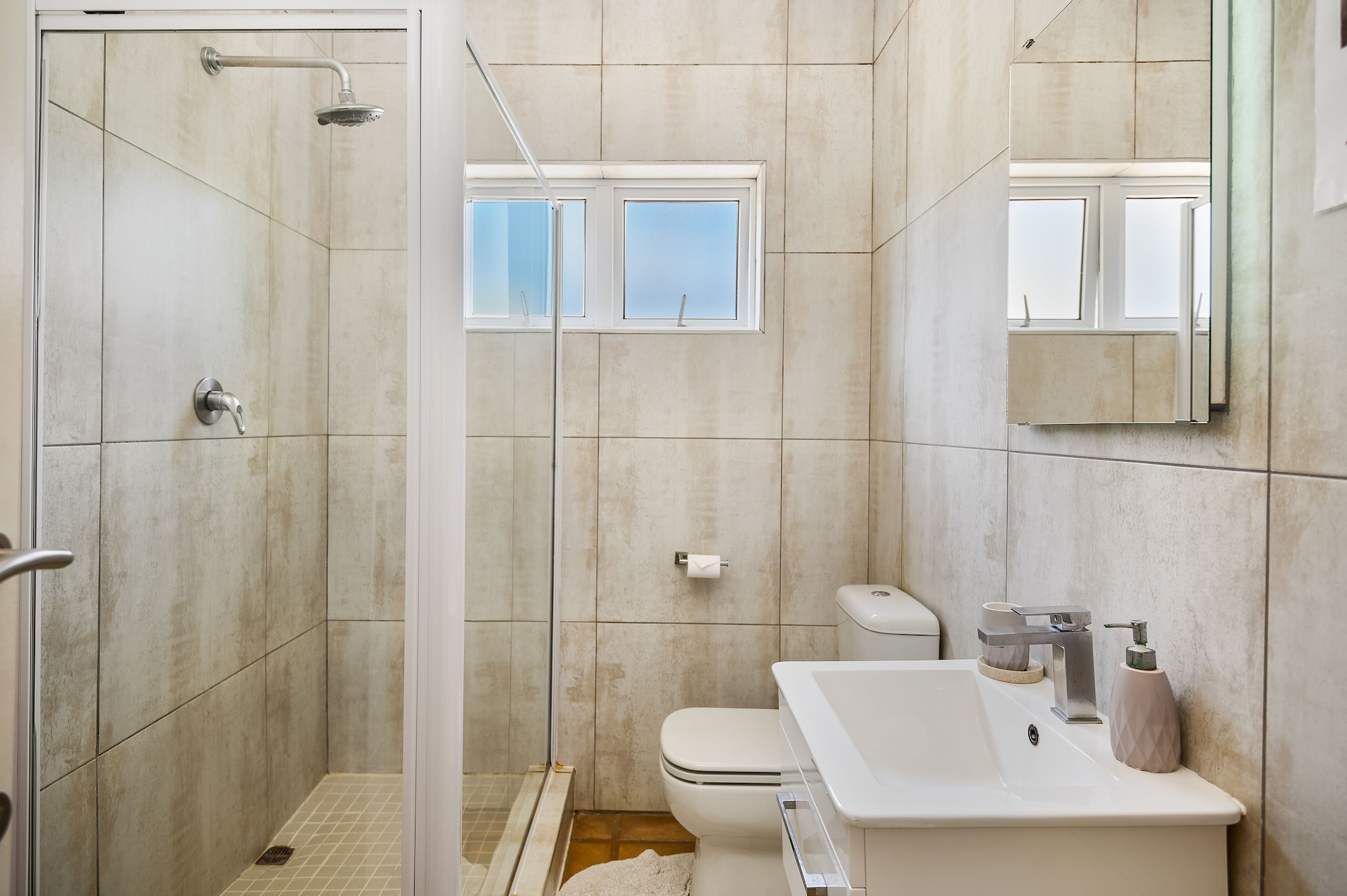 1 Bedroom, Rose, Desert, Deluxe, King Bed، Caza Beach Guesthouse 3/3