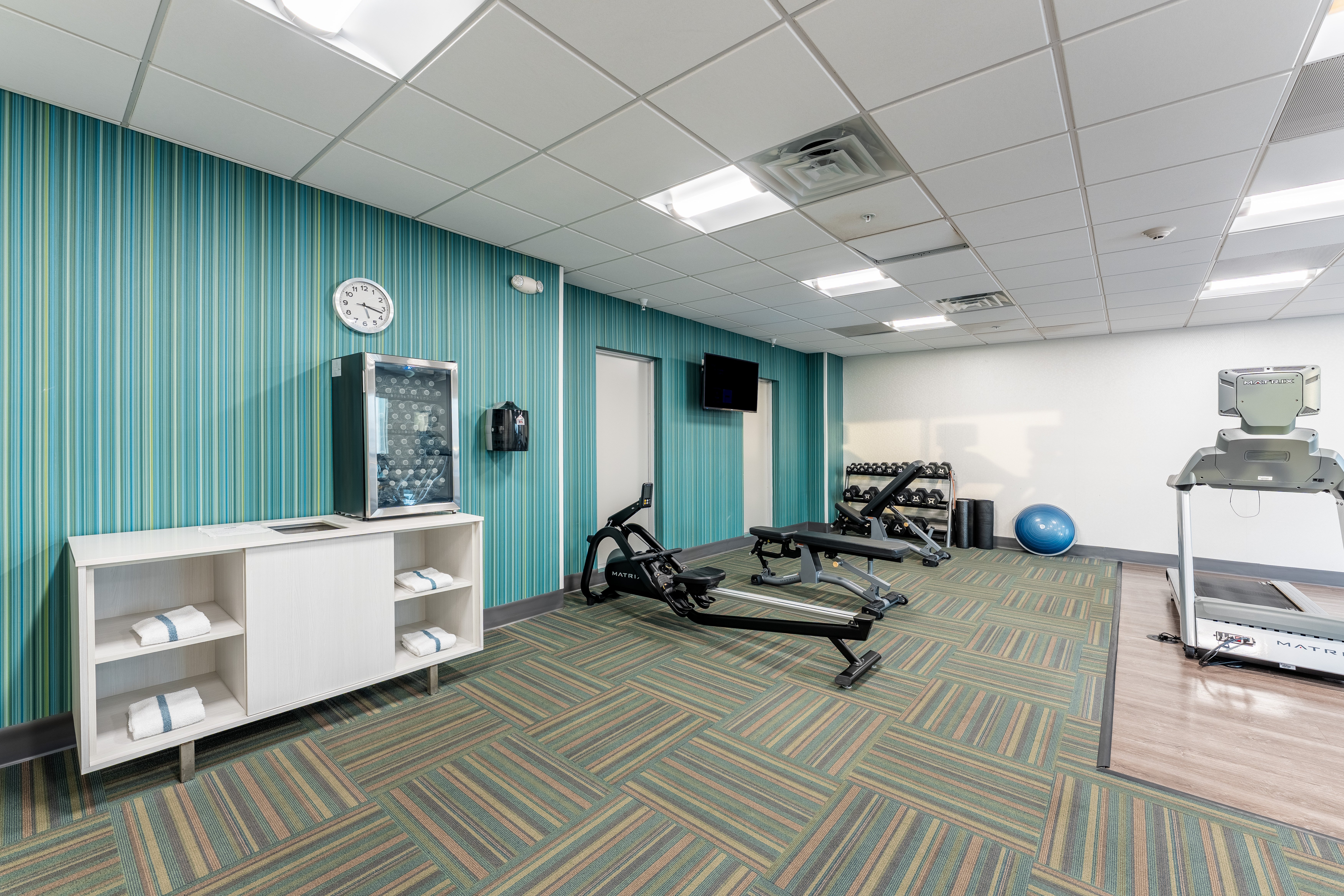 Holiday Inn Express Suites Nashville North Springfield 47/77