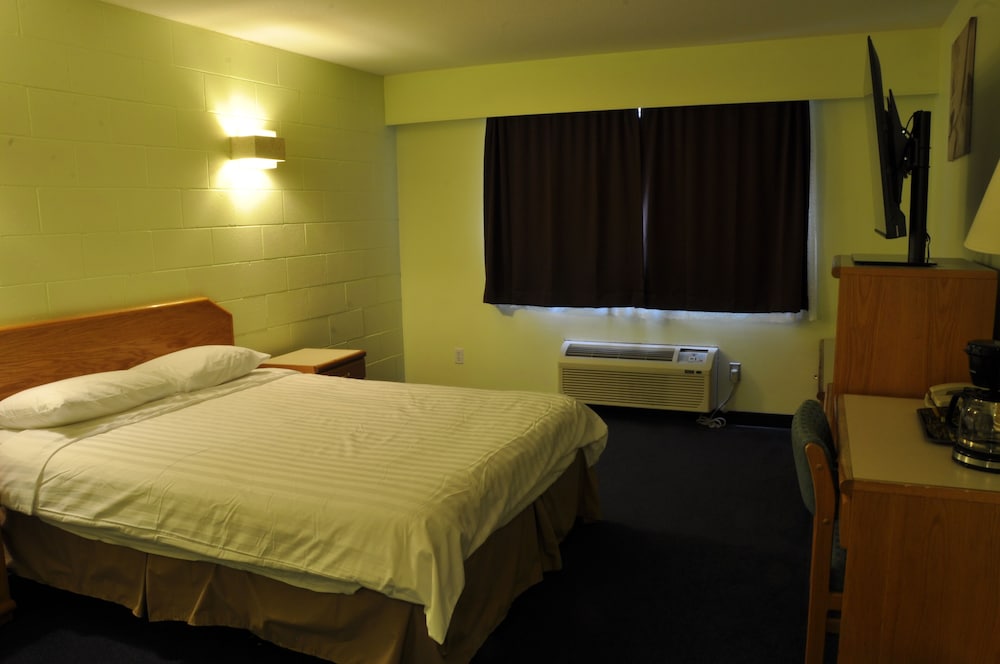 Canadas Best Value Inn Mile 0 9/10