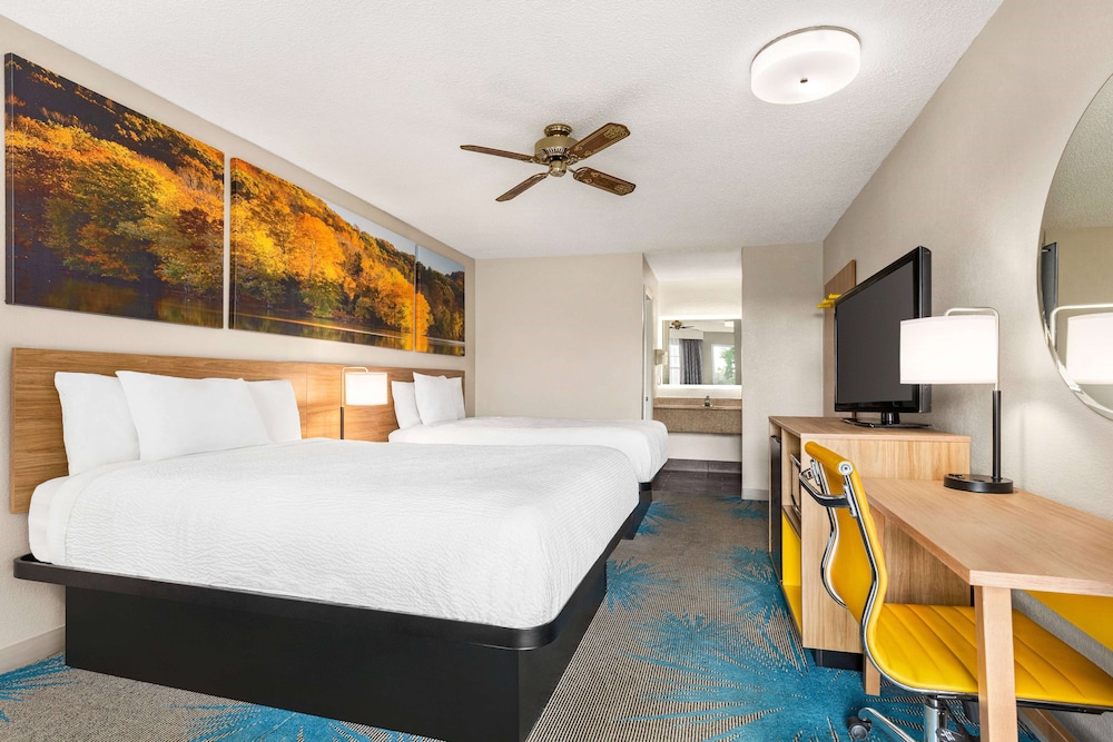 Standard, 2 Queen Beds