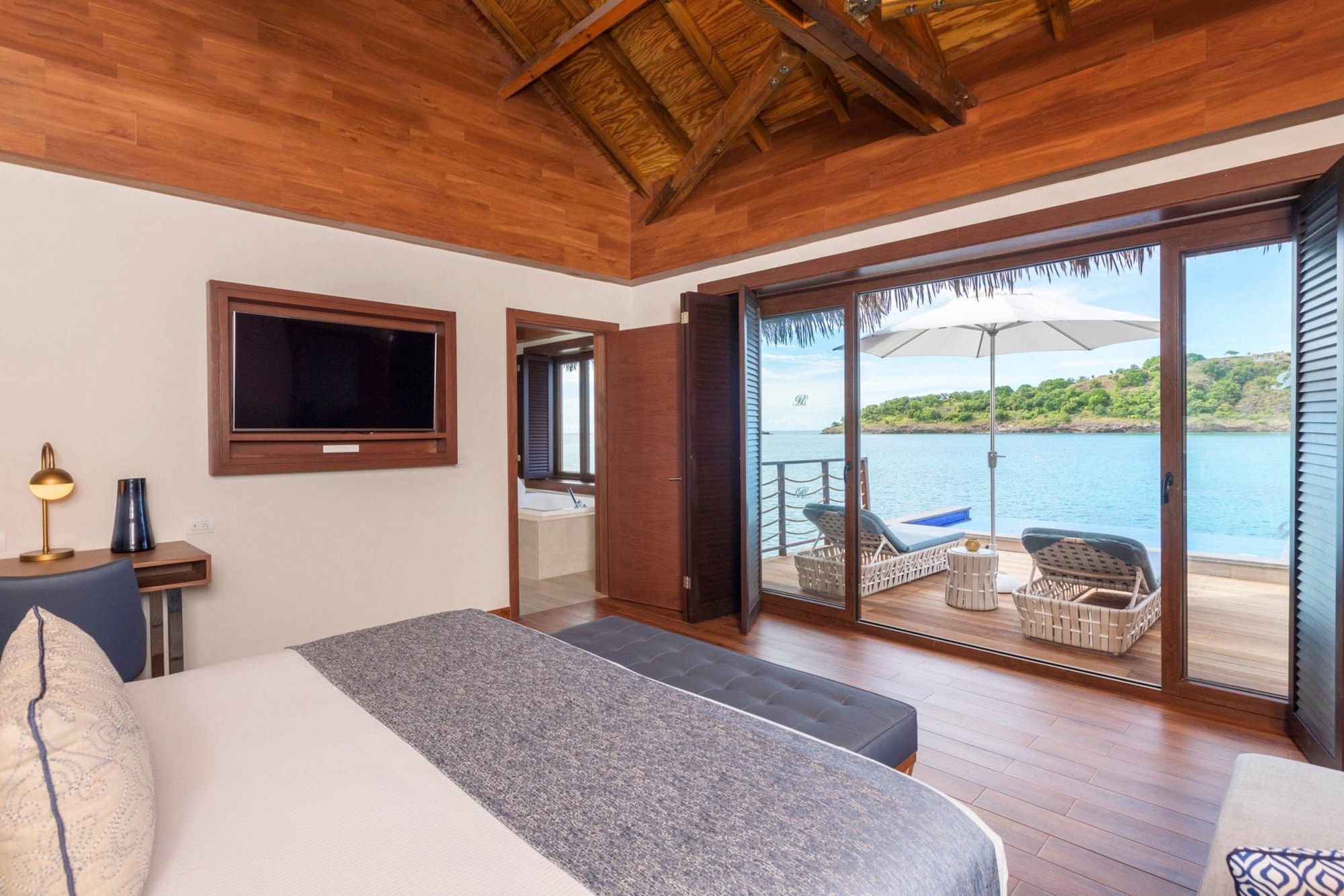Diamond Club, Overwater, Chairman, Bungalow, King Bed