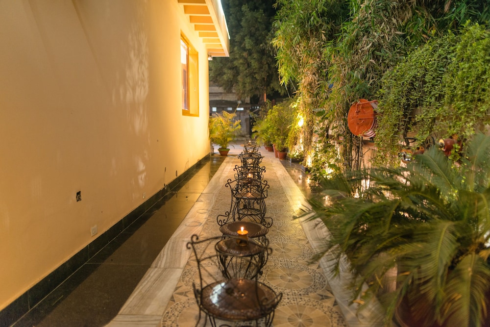 Hotel Buddha 40/50