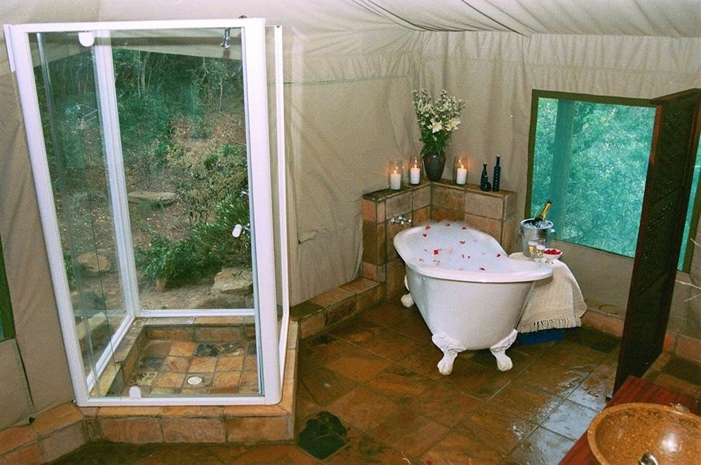 Inkwenkwezi Private Game Reserve 50/50