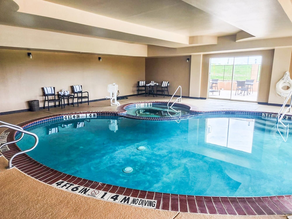 Holiday Inn Express Hotel Suites Terrell 40/64