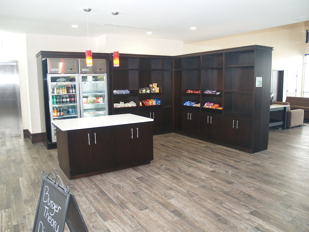 Holiday Inn Salina 13/41