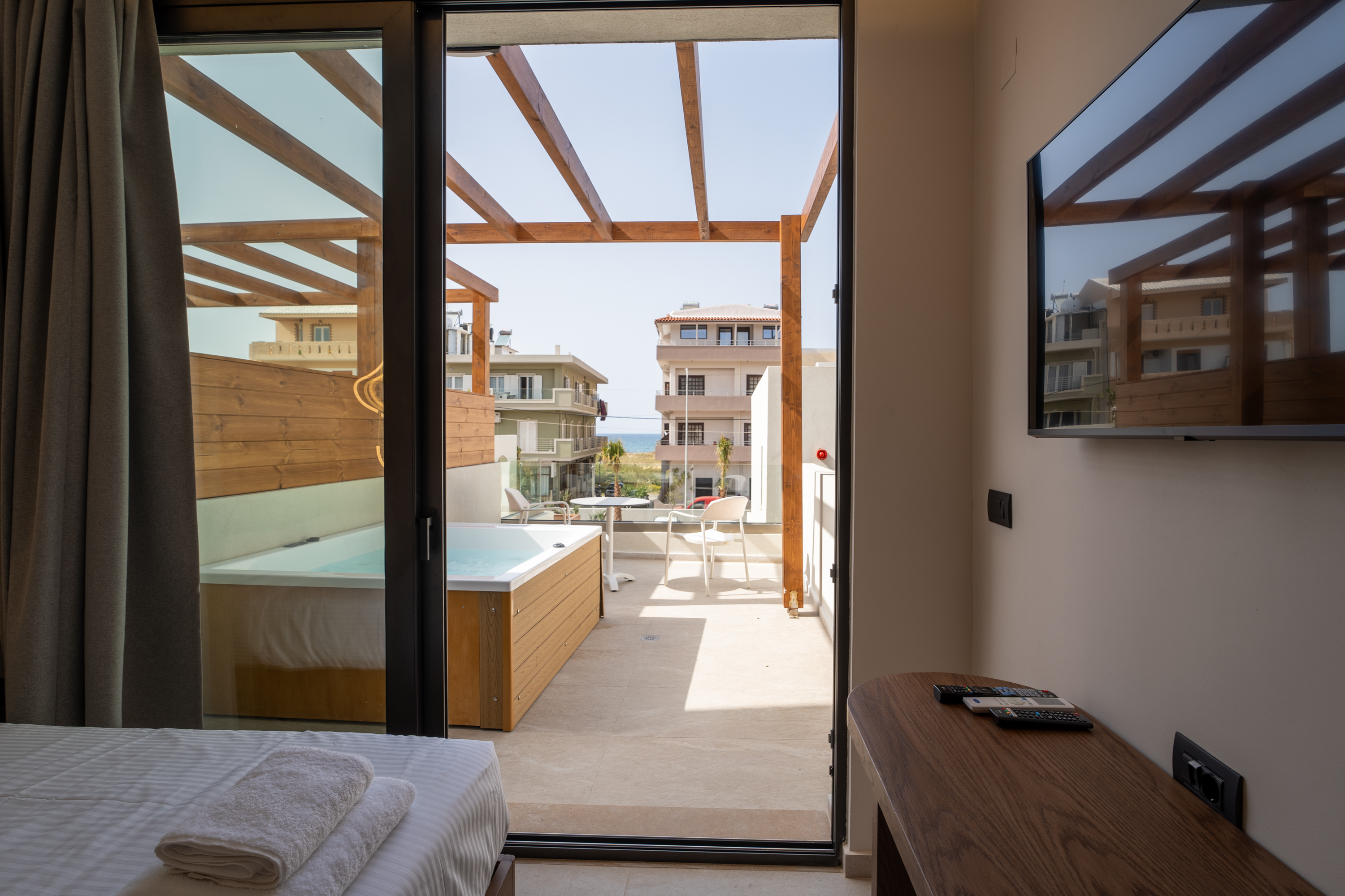 Suite - Open air Jacuzzi 4 Pax، Vaya Suites by Omilos Hotels 9/10