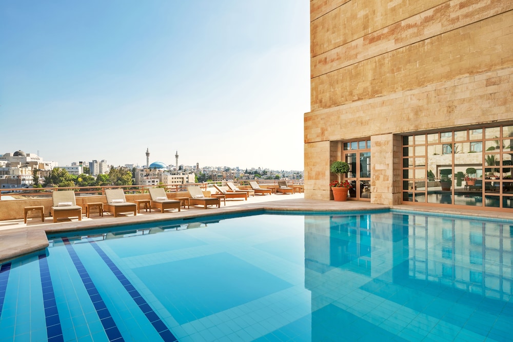 Grand Hyatt 32/76