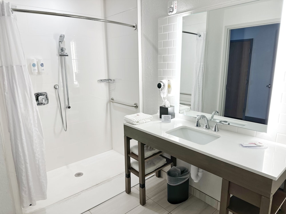 Comfort Inn & Suites Panama City Beach - Pier Park Area 61/61