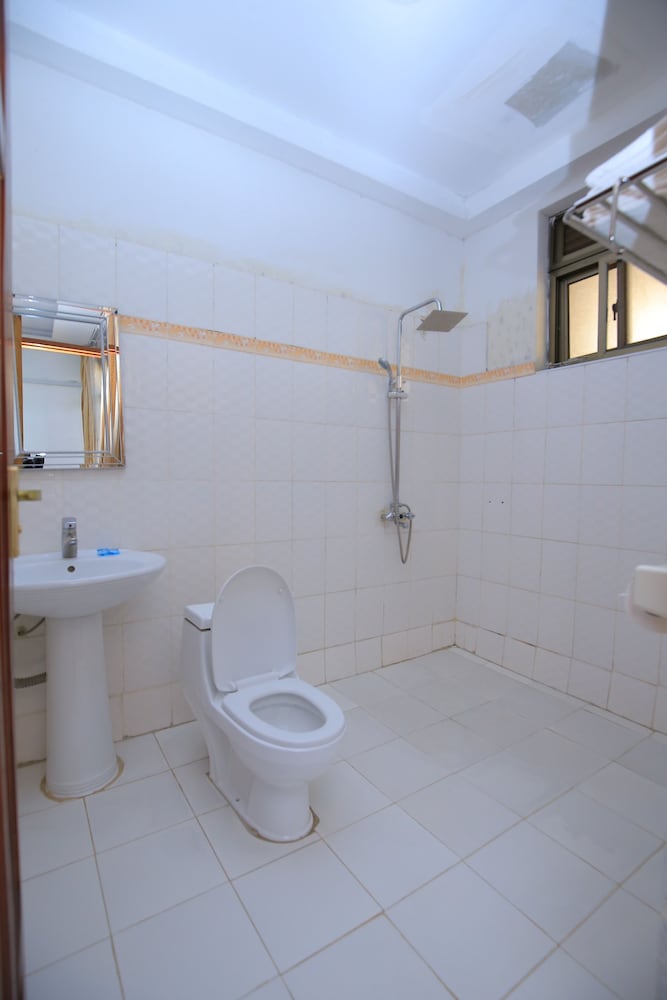 Frontiers Hotel Entebbe 48/50