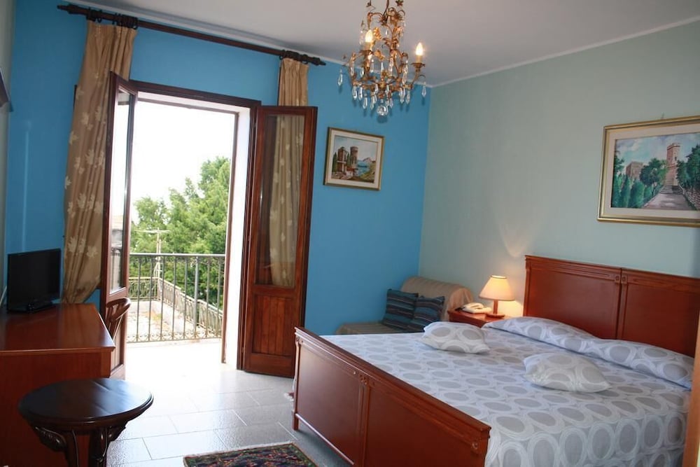 Edelweiss Hotel 21/65