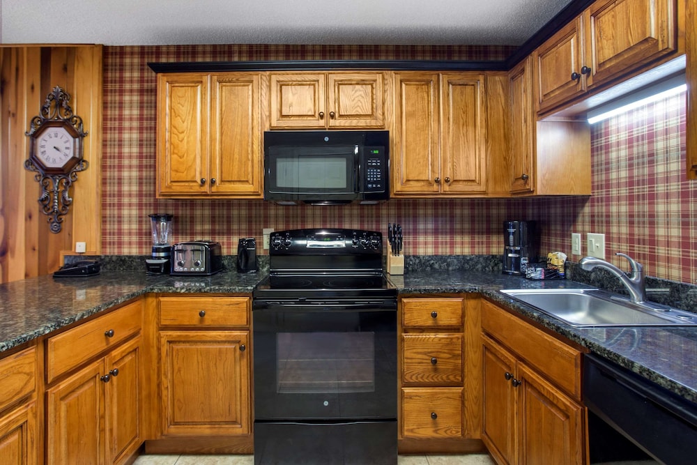 Bluegreen Vacations Blue Ridge Village, an Ascend Collection Resort 37/40