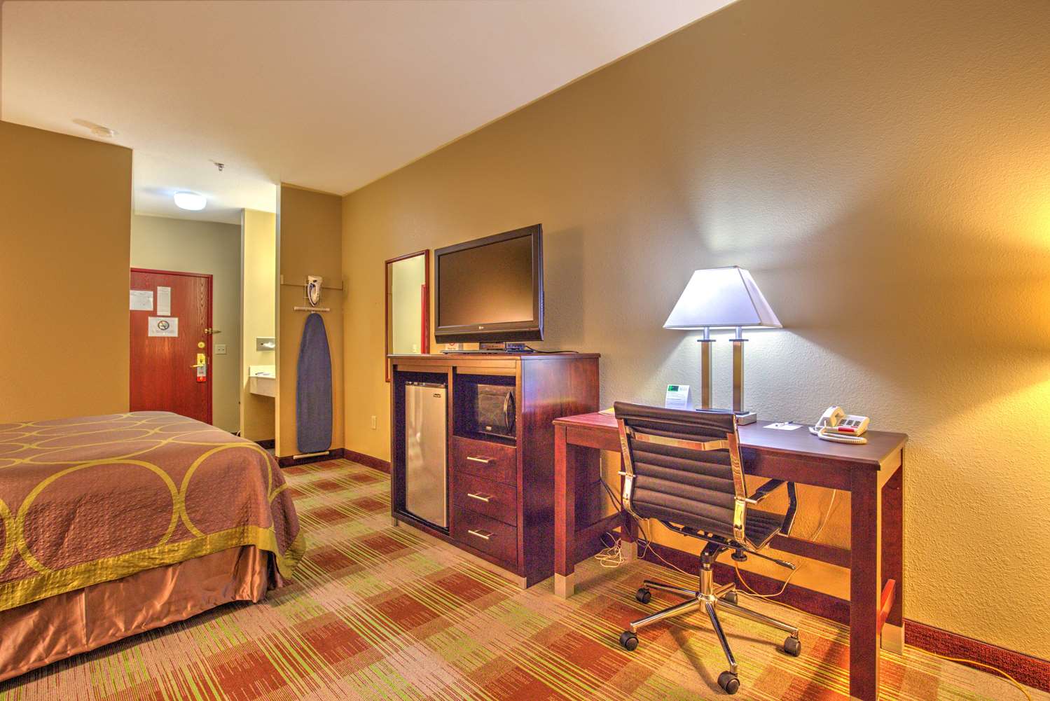 Super 8 by Wyndham Waterloo 4/13