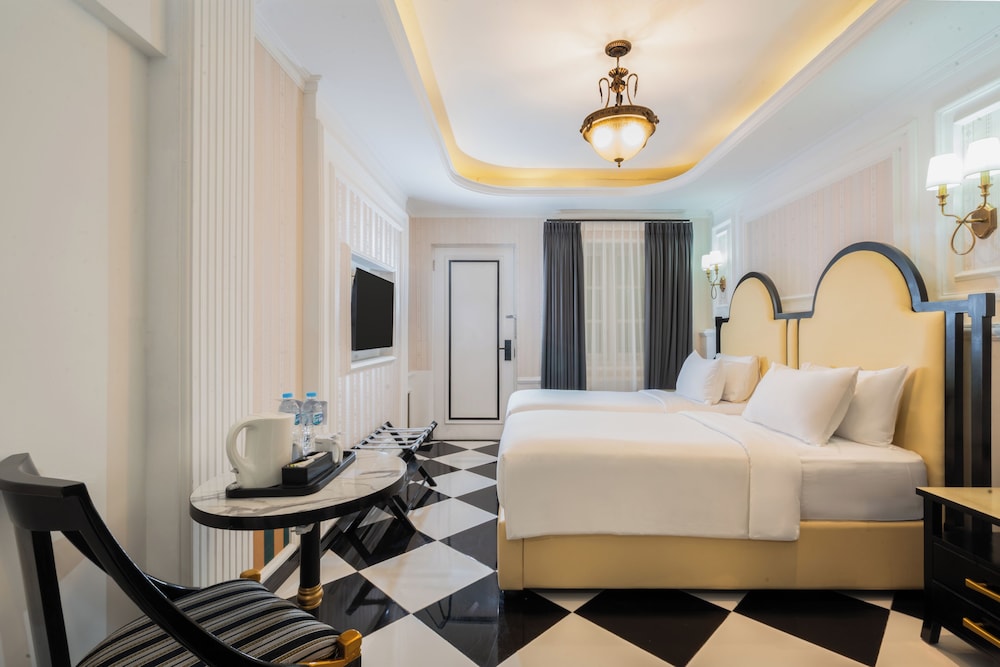Express, Twin Beds