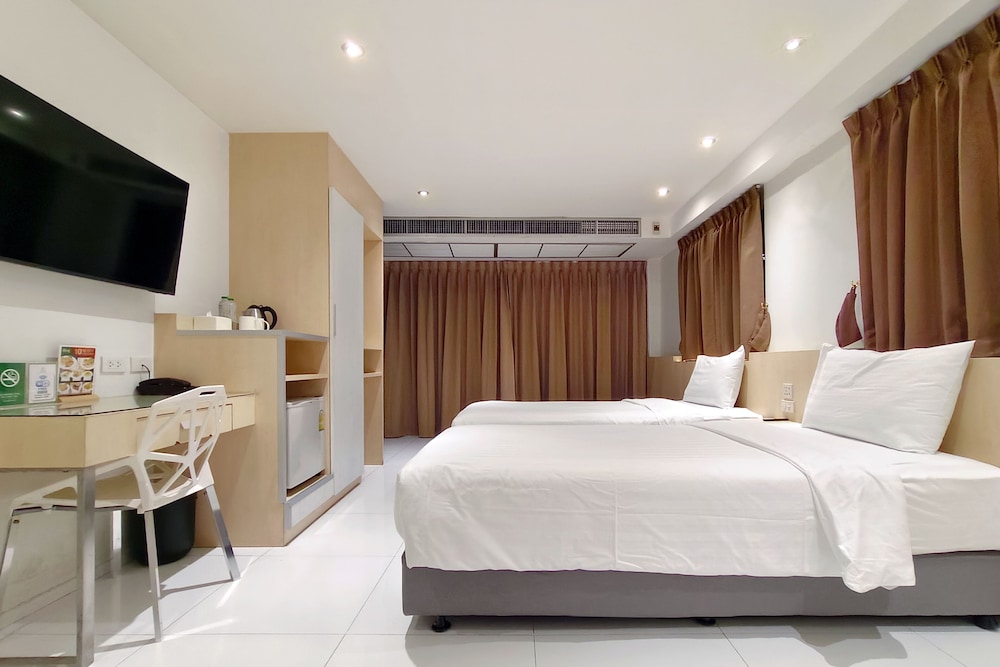 DELUXE, TWIN BEDS
