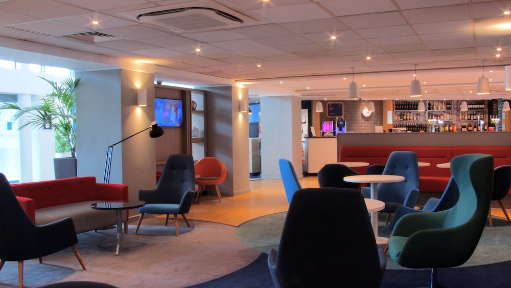 Holiday Inn Express London Stansted Airport 25/33