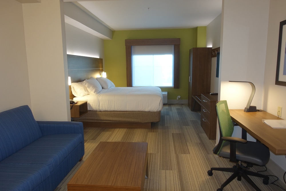 Holiday Inn Express Suites Brentwood 12/29
