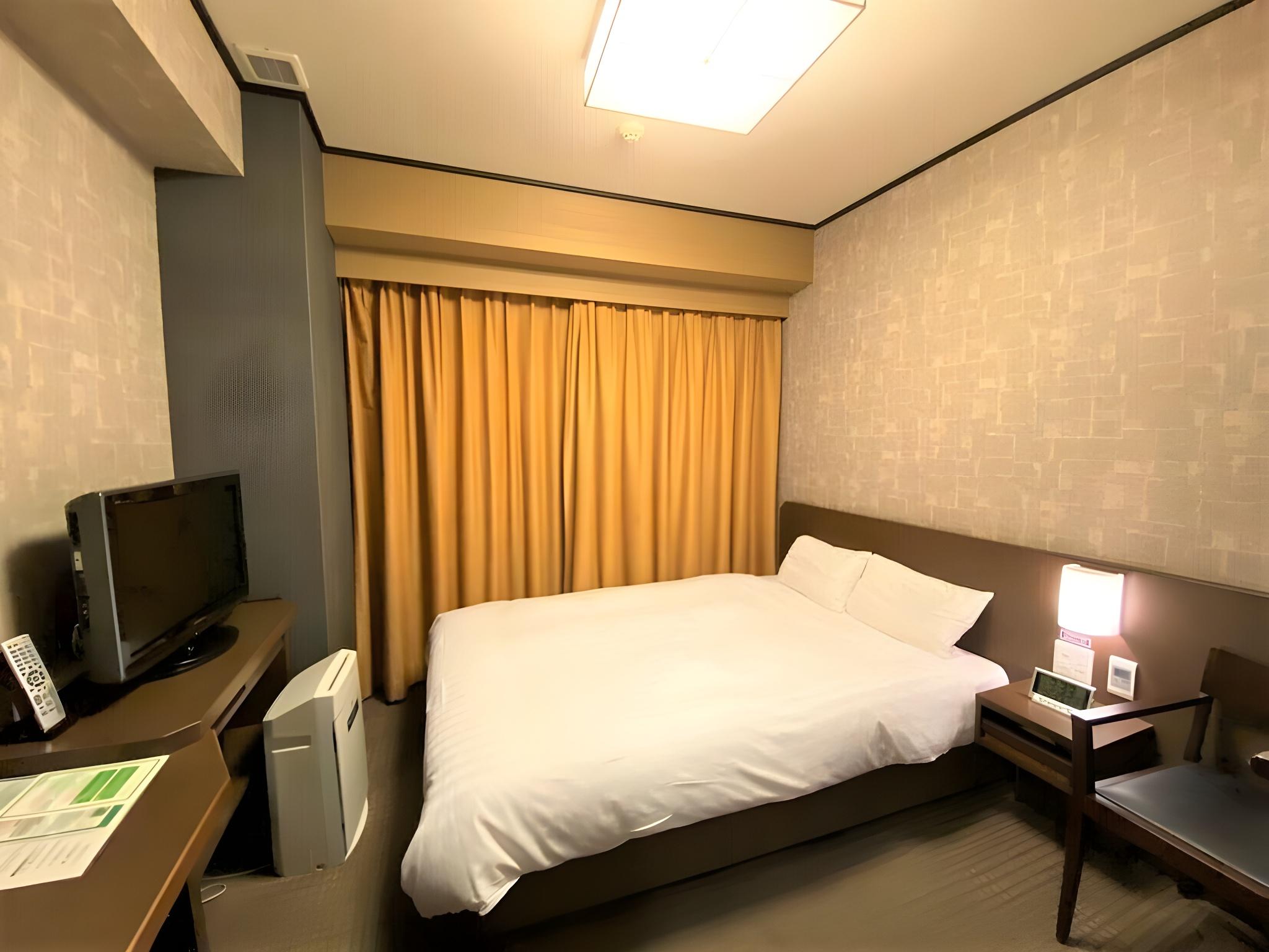Room Assigned on Arrival, No Cleaning Services