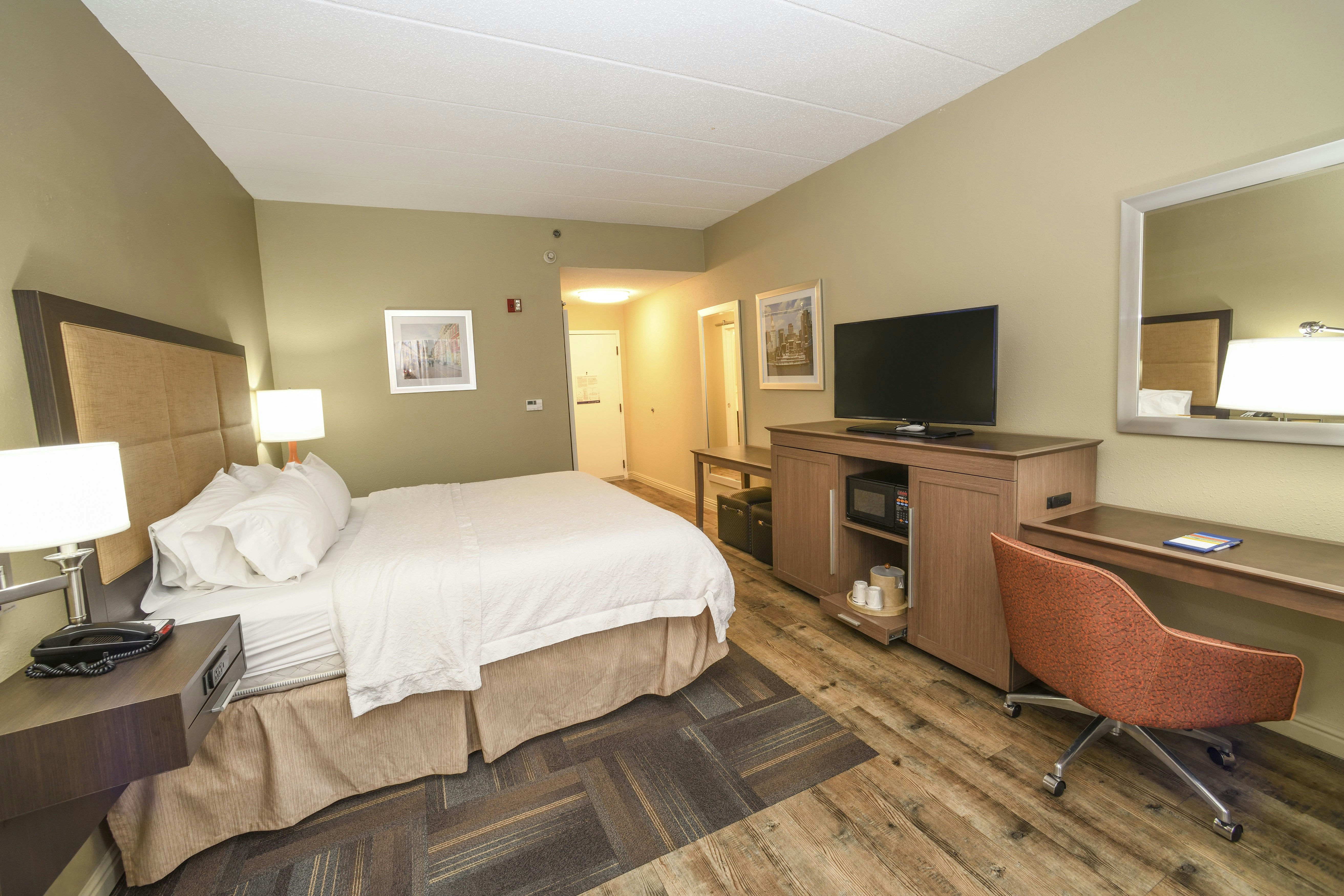 ROOM, KING BED