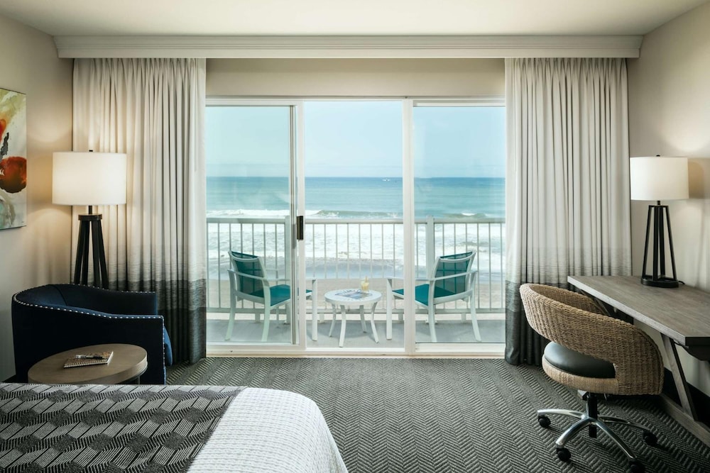Beachfront Inn 38/39