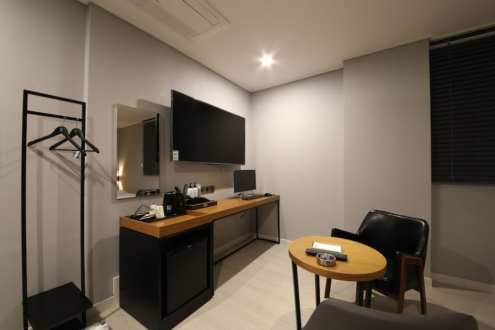 Busan Seomyeon 1st Street No. 25 45/53
