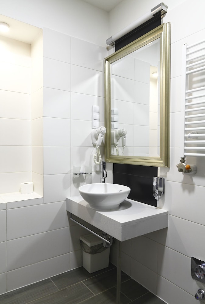 2 BEDROOMS, COMFORT, APARTMENT