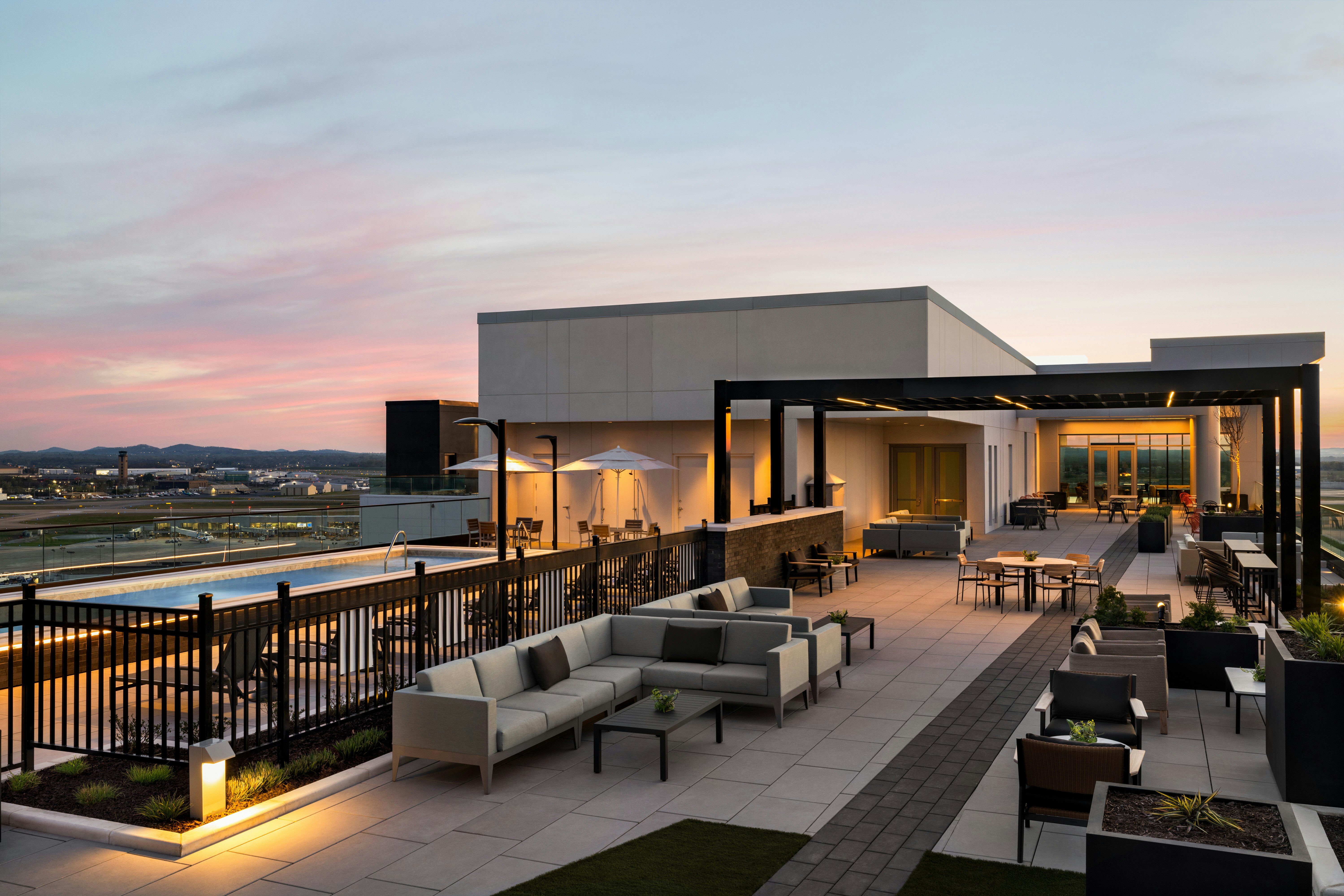 Hilton BNA Nashville Airport Terminal 5/53