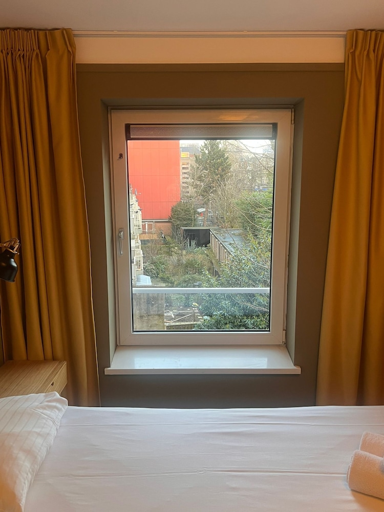 Hotel Light 10/49